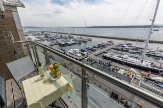 Perfect Harbour Views - Incredible Views from Two Balconies - 1