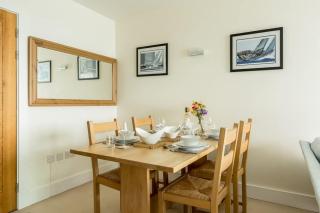 Perfect Harbour Views - Incredible Views from Two Balconies - 7