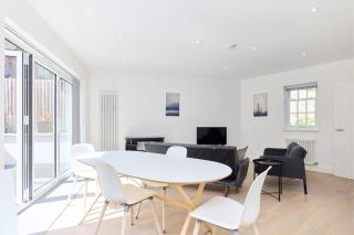 Central Tadworth Terrace Flat - Split- level 2BDR - Purley - 8