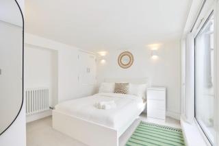Central Tadworth Terrace Flat - Split- level 2BDR - Purley - 6