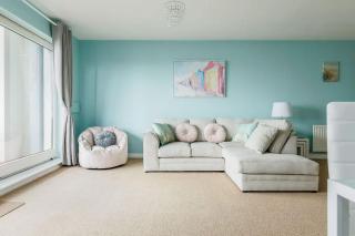 Ocean Breeze - Stunning Harbour Views from Private Balcony - 2