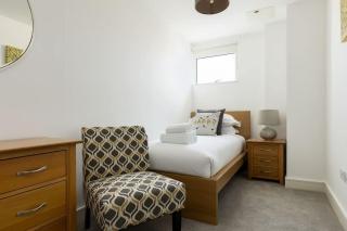 Honeybee - 9th Floor Apartment with Balcony Views - Poole - 5