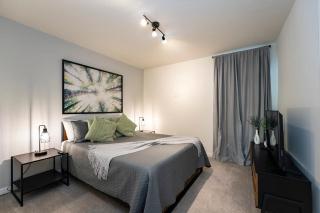 Modern 6BR Retreat Private Pool Near Disney - 6