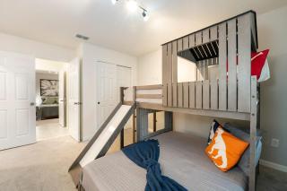 Modern 6BR Retreat Private Pool Near Disney - 2