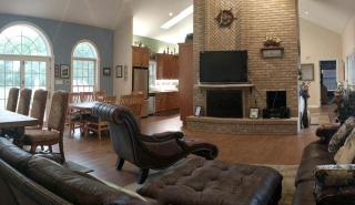 Luxury Vacation Rental with Kayaks and Canoes near Kalamazoo in Michigan - Decatur - 4