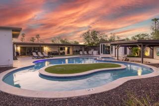 Luxe Resort Retreat - 1