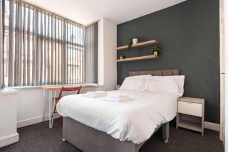 Spacious 4 Bedroom House with Garden in Doncaster - Doncaster - 6