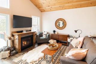 Dreamy Artist Chalet in Secluded Historic Village - Warren - 3