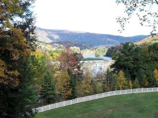 Spacious Villa Rental with a Pool for a Large Group near Catskill Mountains, New York - 8