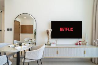 Modern JVC Apartment Views of Marina Skylines - 5