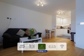 One Bedroom Apartment By Arhouse Apartments Short Lets & Serviced Accommodation Kingston With Free WiFi - Kingston upon Thames - 0