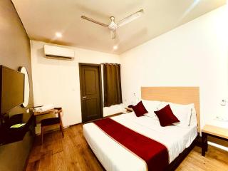 Hotel Dakshini Pitampura with Swimming Pool - 0