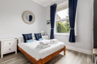 Swan Lake - Stunning Lakeside Apartment with Private Garden - Poole - 5