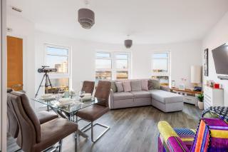 The Sanctuary- Short Walk to Hamworthy Beach and Park - 0