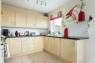 Shore Thing - Stylish Townhouse with Sea Glimpses and Large Garden - Poole - 3