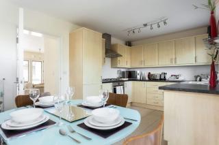 Shore Thing - Stylish Townhouse with Sea Glimpses and Large Garden - Poole - 2