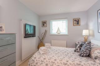 Sail Away - Luxury Apartment with Stunning Harbour Views - Poole - 6