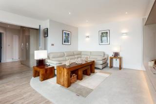 Sail Away - Luxury Apartment with Stunning Harbour Views - 2