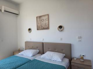 Lilian's Seaview-Party Street-Youth Studios - 6