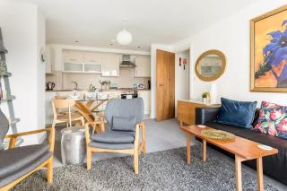 Sunnyside - Stylish Apartment Moments from Poole Quay - 3