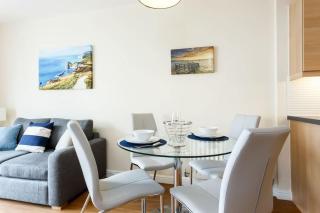 Coxswain's Cabin - Moments from Hamworthy Beach and Park - Poole - 8