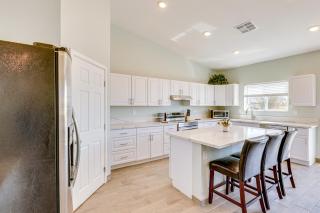 Mtn Views Spacious Family Home in Casa Grande! - Casa Grande - 1