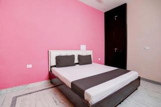 Hotel O Tilak hotel 24 Sector 27 Near by Vinayak Hospital Gali no-6 - Noida - 0