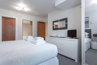Jibe Ho - Beautiful Spacious Apartment with Harbour Views - Poole - 3