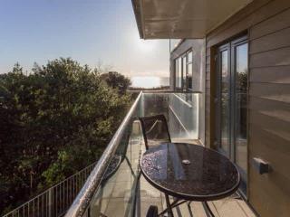 Osprey - Breathtaking Sea Views from Bedroom - Bournemouth - 9