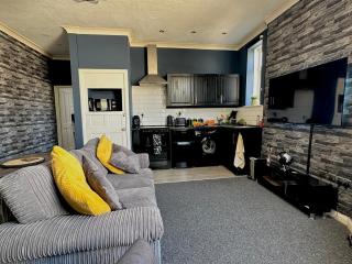 Bournemouth's Hidden Garden Apartment - 1