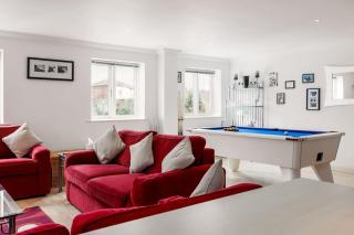 The Nook - Spacious Living Room with Pool Table - Poole - 0