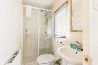 Club Tropicana - Rockley Park Caravan, Activities On-site - Poole - 3