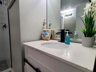 Oceanview Couples Retreat by Boardwalk & Top Cuisine - Daytona Beach - 5