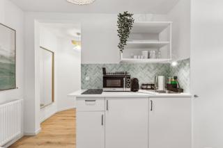 Gemütliches 2 Zimmer Ambient Apartment mit Queensize-Bett , Etagenbett& Schlafsofa in Alsternähe - 9