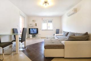 Apartment Regi - 6