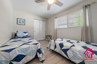 Chapala Charm 6BR Family Oasis - An Irvie Home - Albuquerque - 3