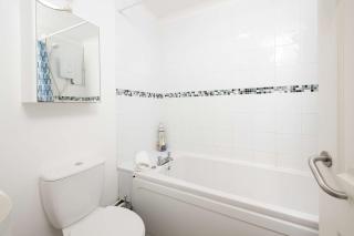 Comfortable 2 Bedroom Home with Parking in Taunton - Taunton - 5
