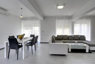 Villa Lara 2 - 4