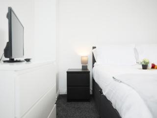 3 Bedroom Townhouse with Parking - Bridgwater - 1