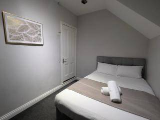 Jesmond exec stays - Newcastle upon Tyne - 2