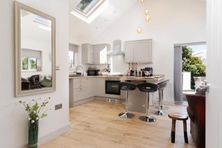 Torino Lodge - Newbridge - 8