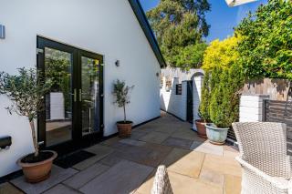 Torino Lodge - Newbridge - 4