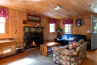 Family Mountain Vacation Rental with Fireplace in Connecticut River Valley - 8