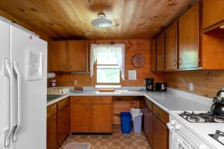 Family Mountain Vacation Rental with Fireplace in Connecticut River Valley - 7