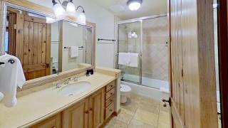Crestwood 1306 Premier 1 Bedroom plus Loft - 8