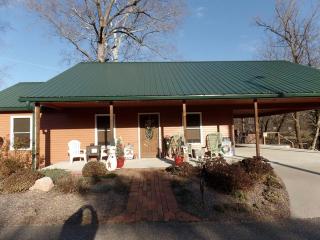 Woodland Cottage Rental Perfect for Couples Overlooking Raccoon Creek in Ohio - 9