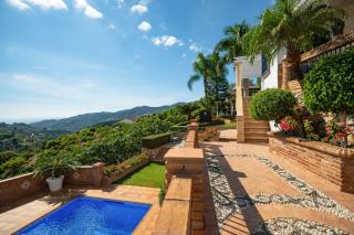 Villa Viewpoint: private pool sleeps 6 views - 7