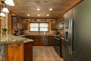 Big Bear Retreat, free tickets, no catch! - Sevierville - 3