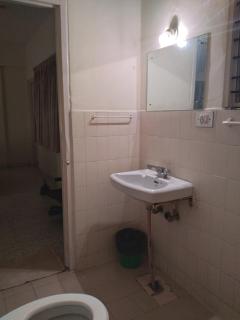 Cozy fully furnished 2bhk Flat Cooke town - Bangalore - 4