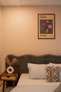 Ultra Luxury 3BHK Stylish Apartment, Walk to Taj Mahal, 1500SQFT - 6